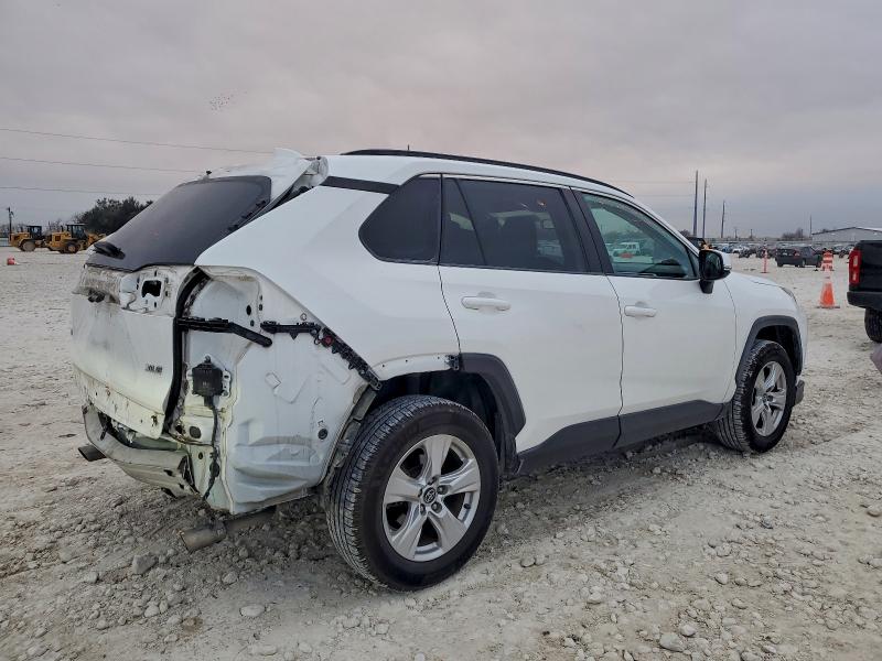 Photo 3 from auction – 2021 TOYOTA RAV4 XLE with VIN 2T3W1RFV1MW113939