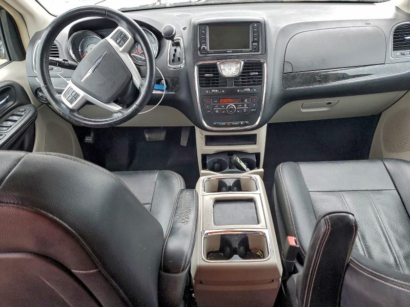 Photo 8 from auction – 2016 CHRYSLER TOWN & COU with VIN 2C4RC1CG1GR128082