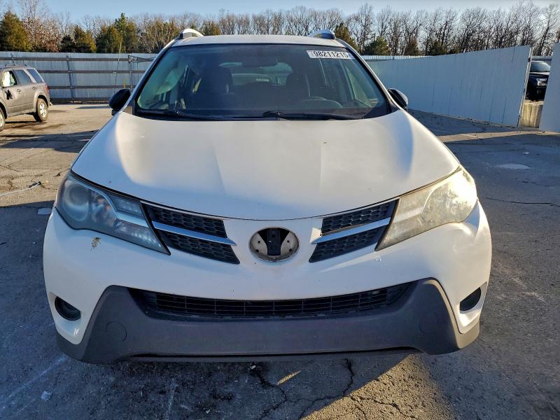 Photo 5 from auction – 2015 TOYOTA RAV4 LE with VIN JTMZFREV5FD062090
