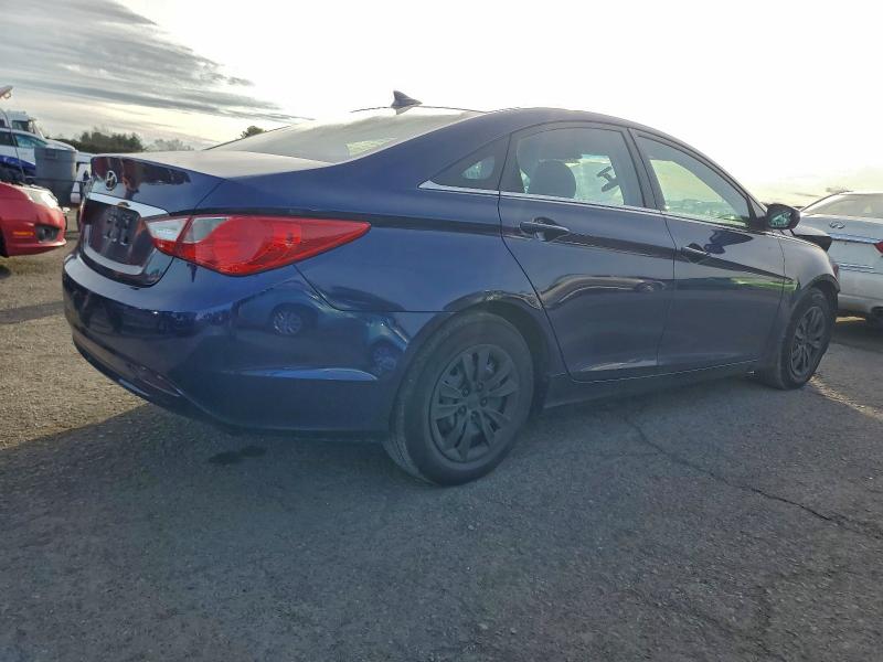 Photo 3 from auction – 2012 HYUNDAI SONATA GLS with VIN 5NPEB4AC2CH446710