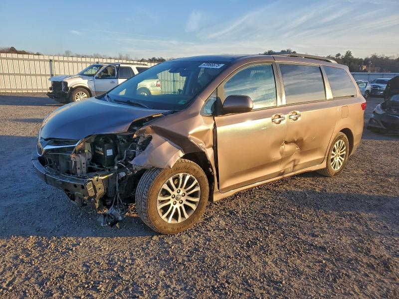 TOYOTA SIENNA XLE 2020 with VIN 5TDYZ3DC0LS054298 - Photo from auction