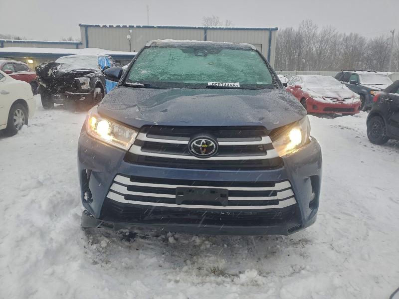 Photo 5 from auction – 2018 TOYOTA HIGHLANDER with VIN 5TDJZRFH3JS871033