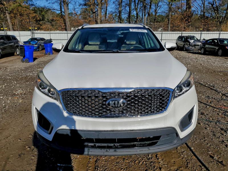 Photo 5 from auction – 2017 KIA SORENTO LX with VIN 5XYPG4A55HG304829