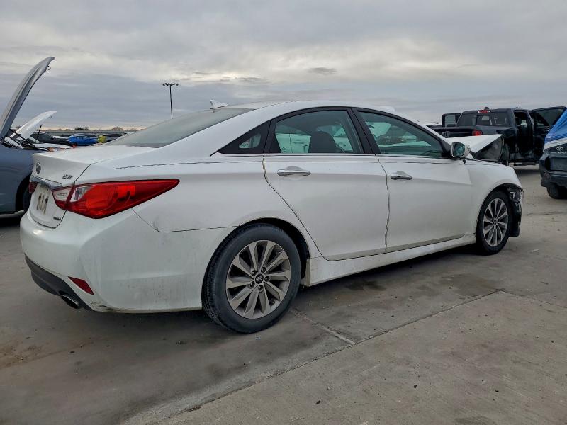 Photo 3 from auction – 2014 HYUNDAI SONATA SE with VIN 5NPEC4AB7EH911604