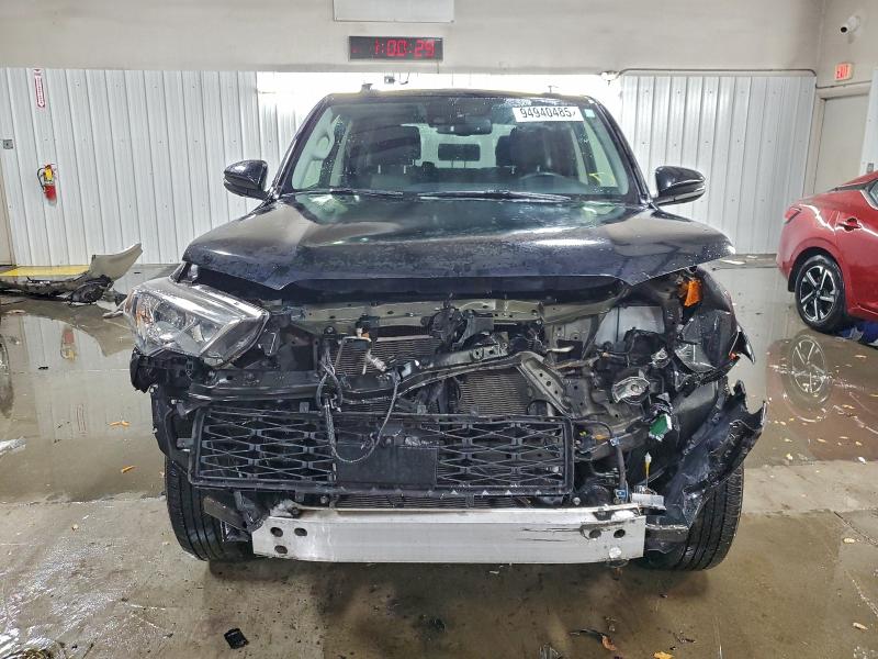 Photo 5 from auction – 2022 TOYOTA 4RUNNER SR with VIN JTENU5JR1N6004479
