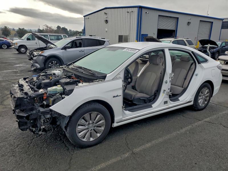 HYUNDAI SONATA HYB 2016 with VIN KMHE24L15GA036634 - Photo from auction