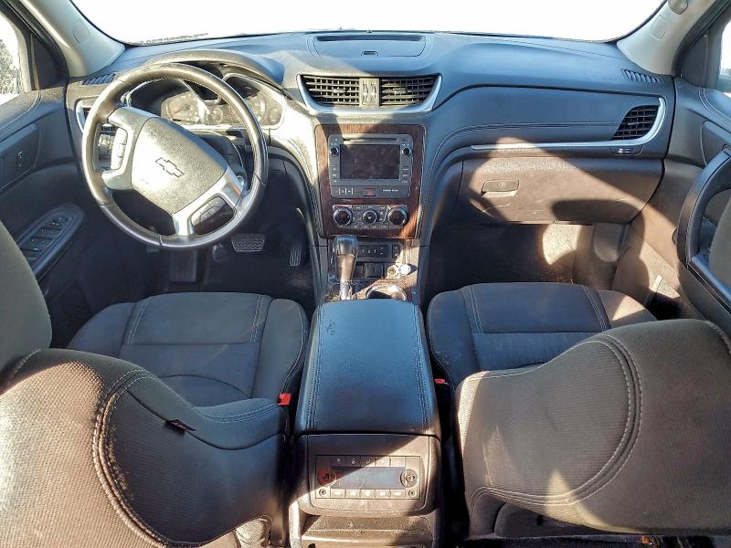 Photo 8 from auction – 2017 CHEVROLET TRAVERSE L with VIN 1GNKRHKD1HJ198078