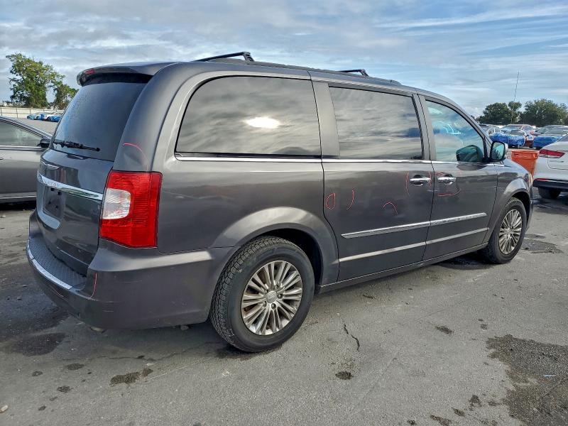 Photo 3 from auction – 2016 CHRYSLER TOWN & COU with VIN 2C4RC1CG0GR215519
