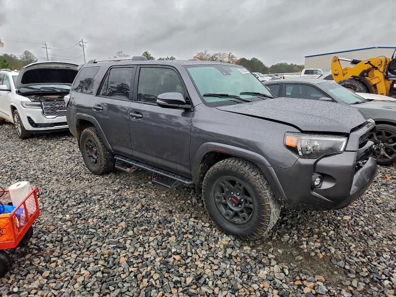 Photo 4 from auction – 2022 TOYOTA 4RUNNER SR with VIN JTEFU5JR7N5274682