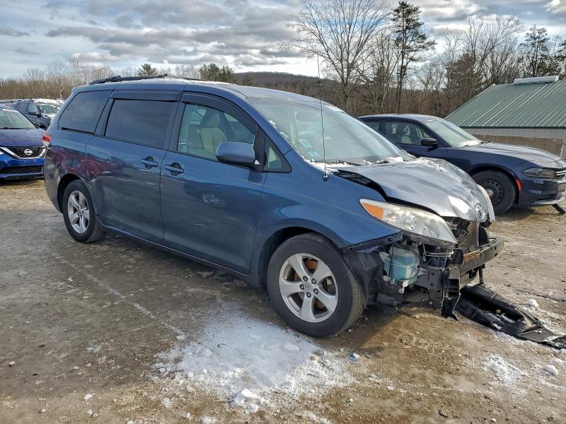 Photo 4 from auction – 2014 TOYOTA SIENNA LE with VIN 5TDKK3DC2ES497405