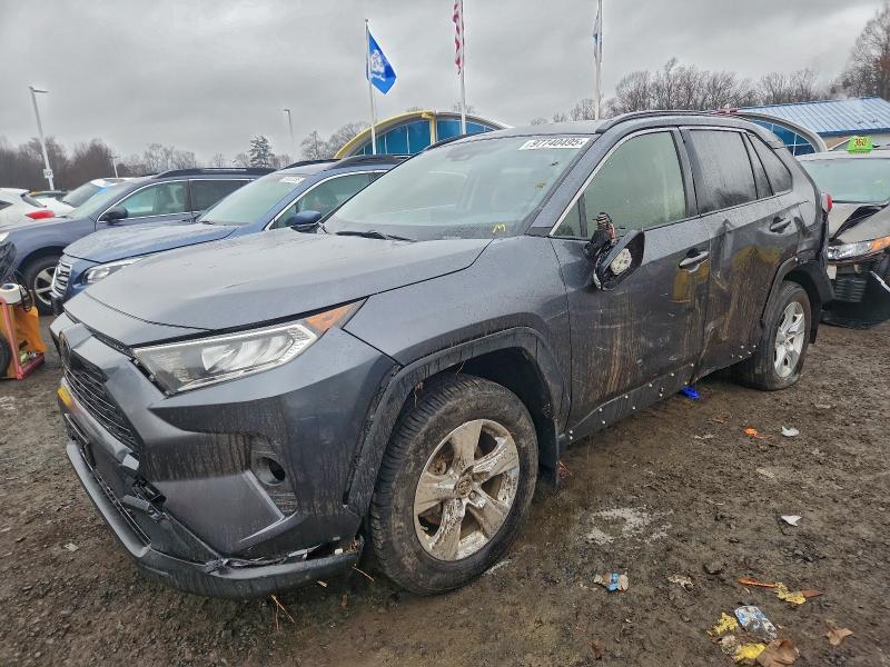 TOYOTA RAV4 XLE 2019 with VIN JTMP1RFV5KD015804 - Photo from auction