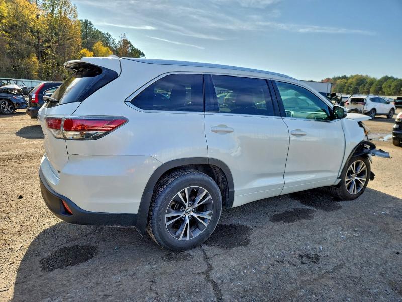 Photo 3 from auction – 2016 TOYOTA HIGHLANDER with VIN 5TDKKRFH4GS159843