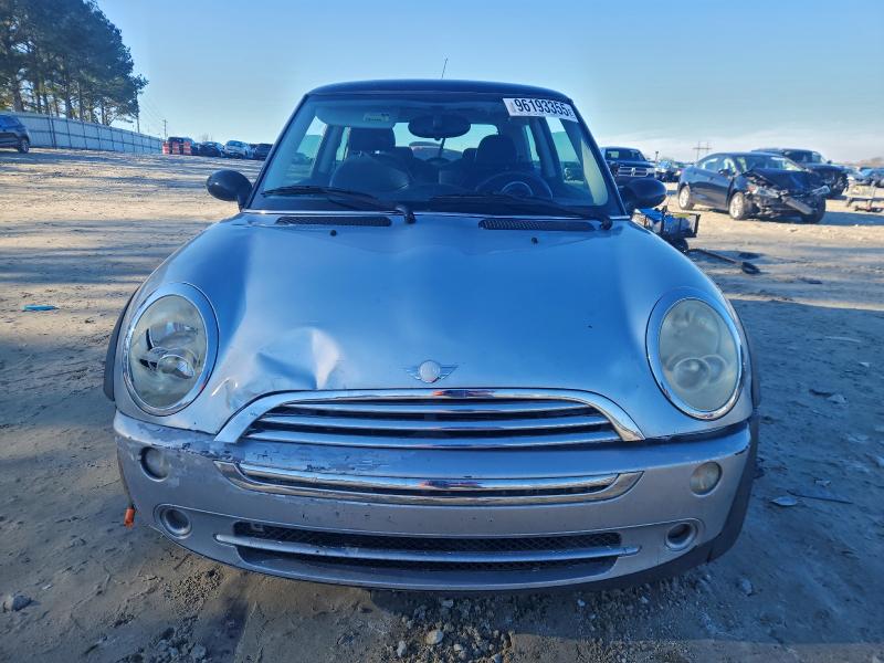Photo 5 from auction – 2005 MINI COOPER with VIN WMWRC33465TJ68615