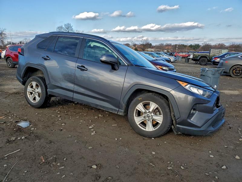 Photo 4 from auction – 2021 TOYOTA RAV4 XLE with VIN 2T3P1RFVXMW157703