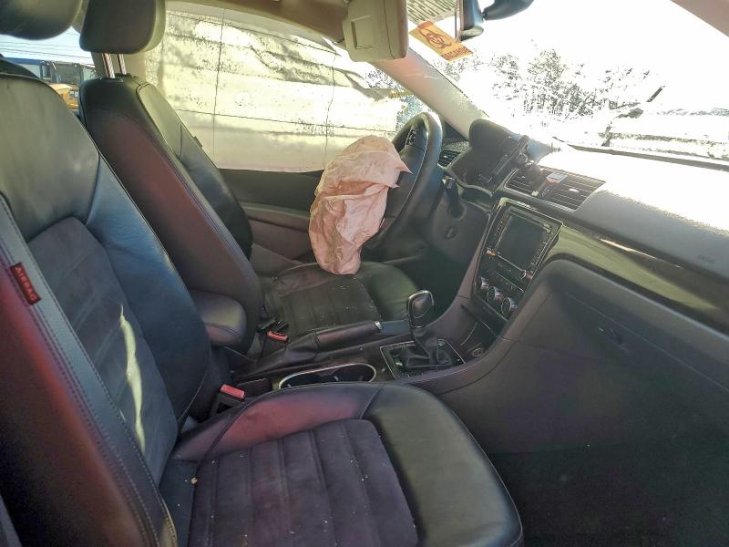 Photo 7 from auction – 2015 VOLKSWAGEN PASSAT SEL with VIN 1VWCV7A31FC004501