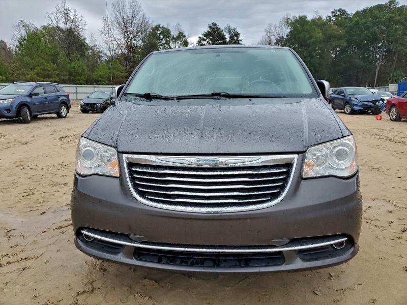 Photo 5 from auction – 2015 CHRYSLER TOWN & COU with VIN 2C4RC1GG7FR710762