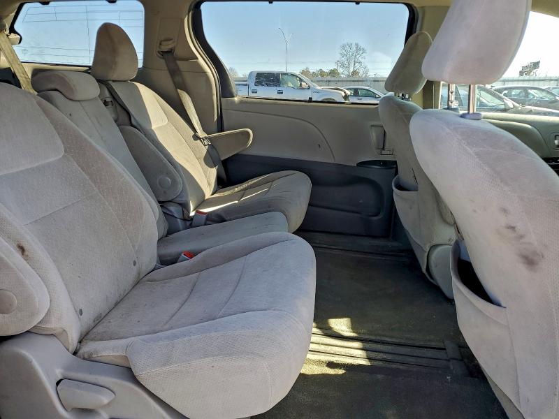 Photo 11 from auction – 2015 TOYOTA SIENNA LE with VIN 5TDKK3DC4FS618839