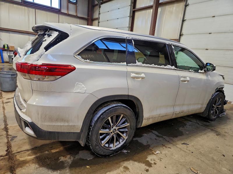 Photo 3 from auction – 2018 TOYOTA HIGHLANDER with VIN 5TDJZRFH3JS535740