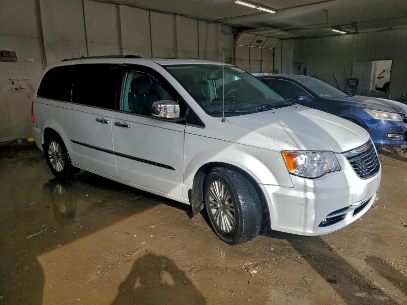 Photo 4 from auction – 2016 CHRYSLER TOWN & COU with VIN 2C4RC1JG4GR121291