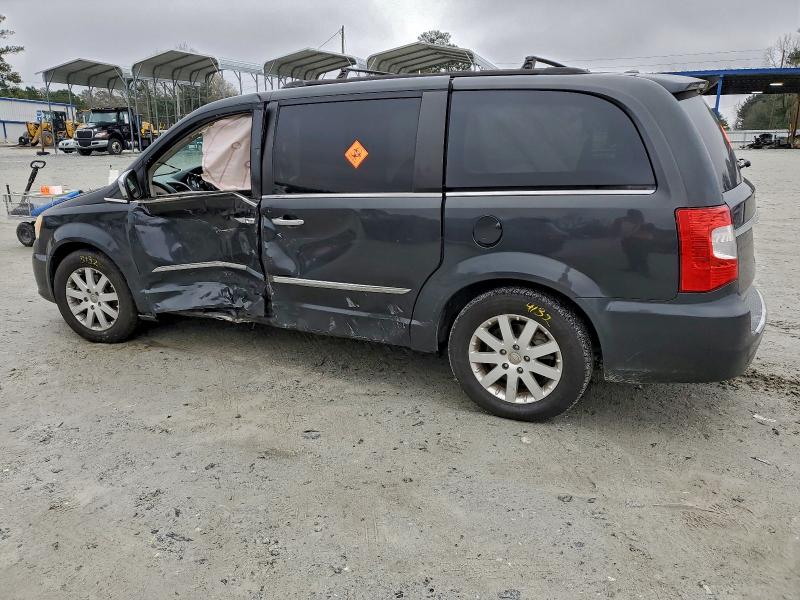 Photo 2 from auction – 2012 CHRYSLER TOWN & COU with VIN 2C4RC1CG3CR414610