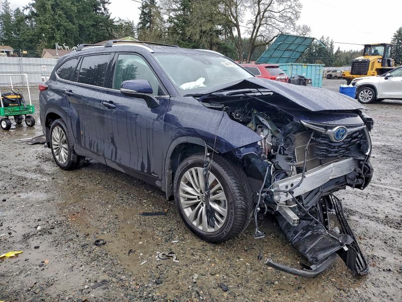 Photo 4 from auction – 2022 TOYOTA HIGHLANDER with VIN 5TDEBRCH7NS083632