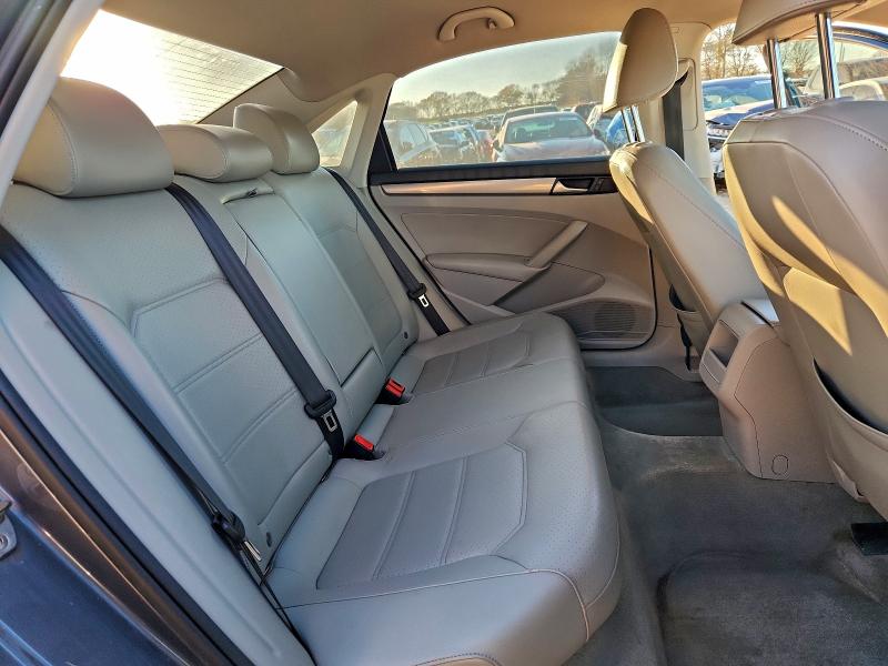 Photo 10 from auction – 2015 VOLKSWAGEN PASSAT S with VIN 1VWAT7A37FC087669