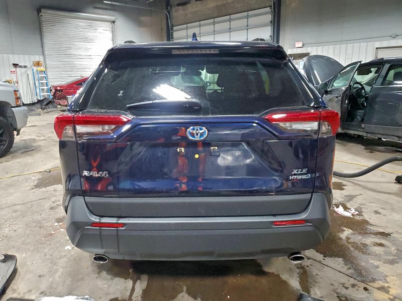 Photo 6 from auction – 2021 TOYOTA RAV4 XLE with VIN JTMR6RFVXMD007937