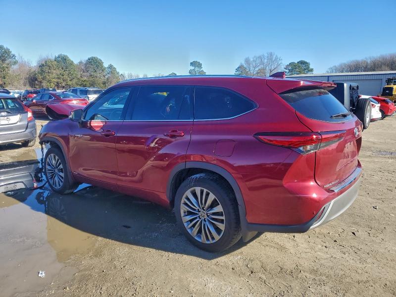 Photo 2 from auction – 2021 TOYOTA HIGHLANDER with VIN 5TDEBRCH7MS028564