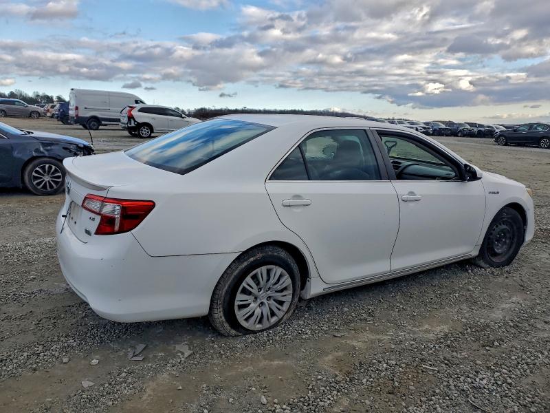 Photo 3 from auction – 2012 TOYOTA CAMRY HYBR with VIN 4T1BD1FK8CU033316