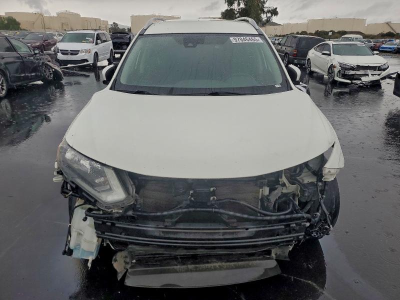 Photo 5 from auction – 2019 NISSAN ROGUE S with VIN 5N1AT2MT3KC703052