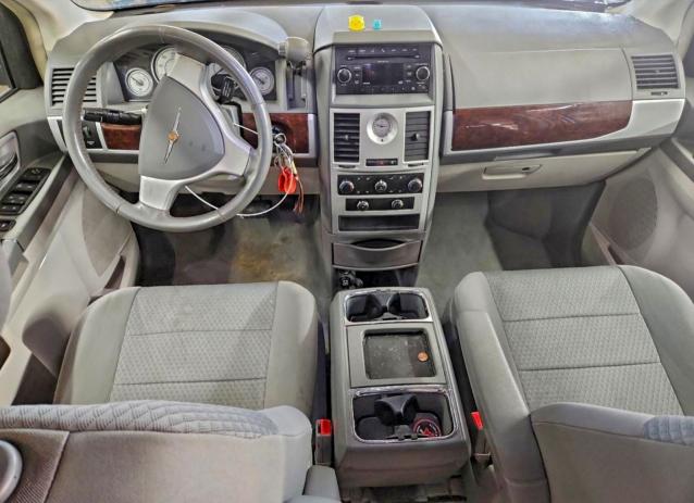 Photo 8 from auction – 2010 CHRYSLER TOWN & COU with VIN 2A4RR5D16AR393873