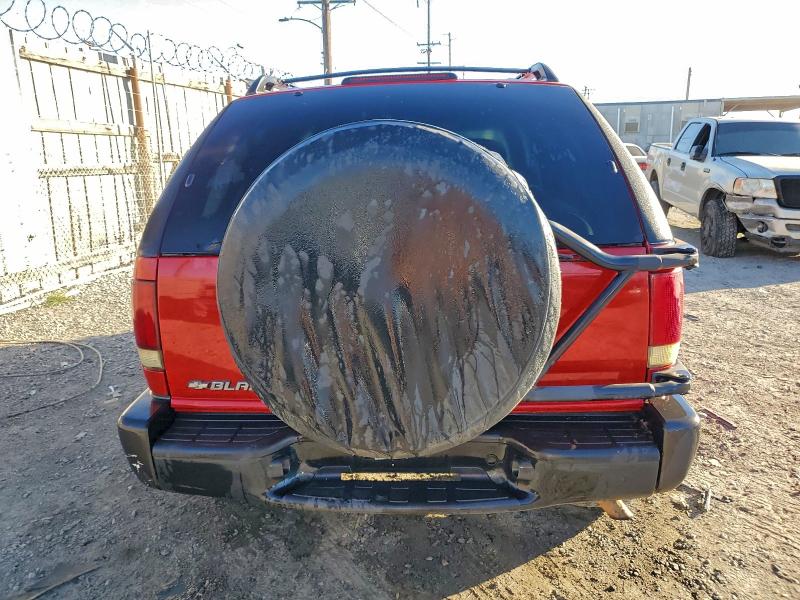 Photo 6 from auction – 2002 CHEVROLET BLAZER with VIN 1GNCT18W12K200063