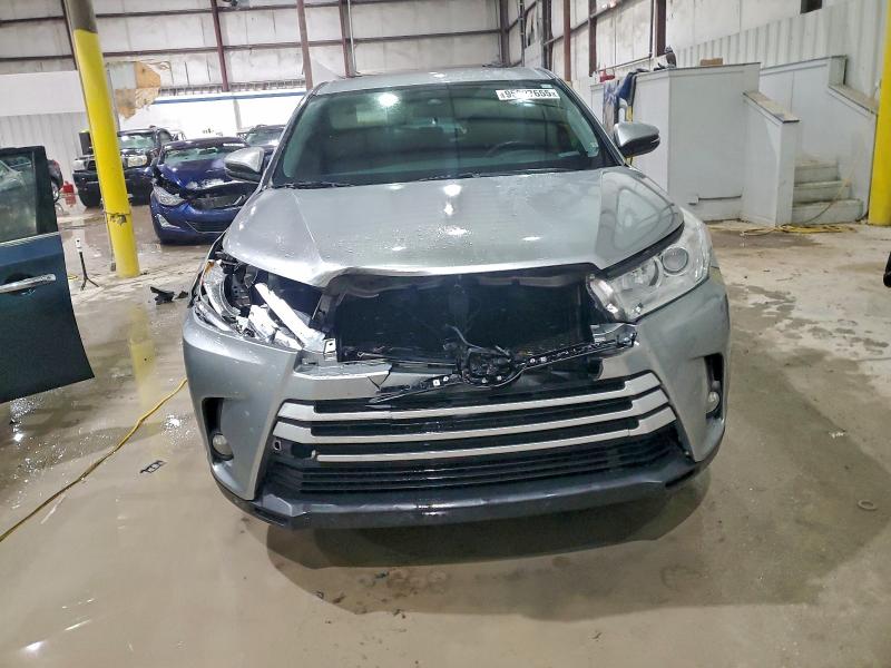 Photo 5 from auction – 2017 TOYOTA HIGHLANDER with VIN 5TDZZRFH8HS207629