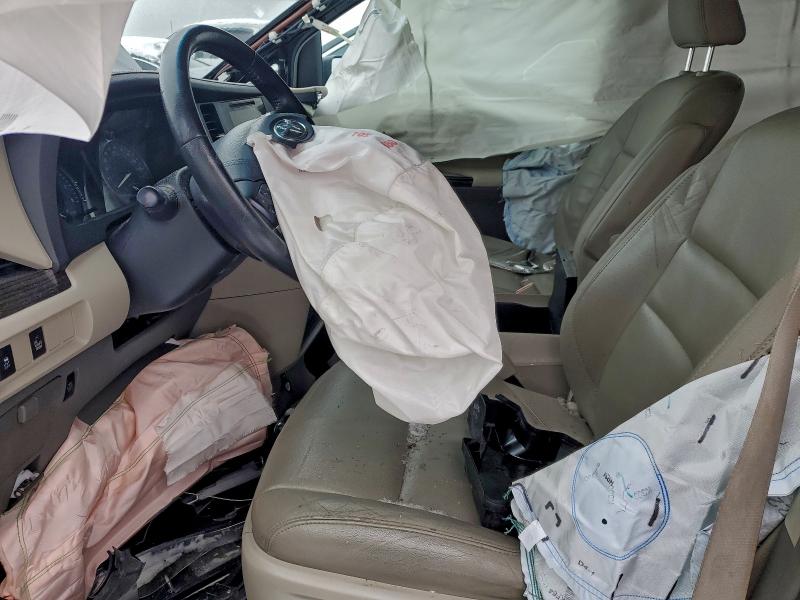 Photo 7 from auction – 2015 TOYOTA SIENNA XLE with VIN 5TDDK3DC5FS099342