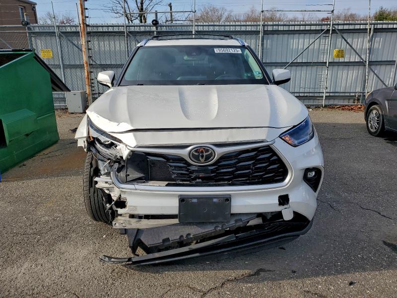 Photo 5 from auction – 2021 TOYOTA HIGHLANDER with VIN 5TDHZRBH6MS545350