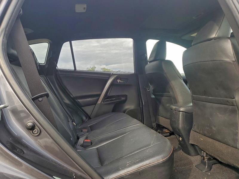 Photo 11 from auction – 2018 TOYOTA RAV4 SE with VIN JTMNFREV0JJ158735