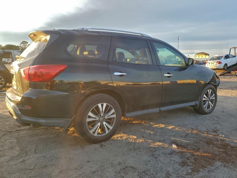 Photo 3 from auction – 2017 NISSAN PATHFINDER with VIN 5N1DR2MN4HC659844