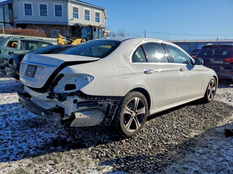 Photo 3 from auction – 2017 MERCEDES-BENZ E 300 with VIN WDDZF4JB7HA140507