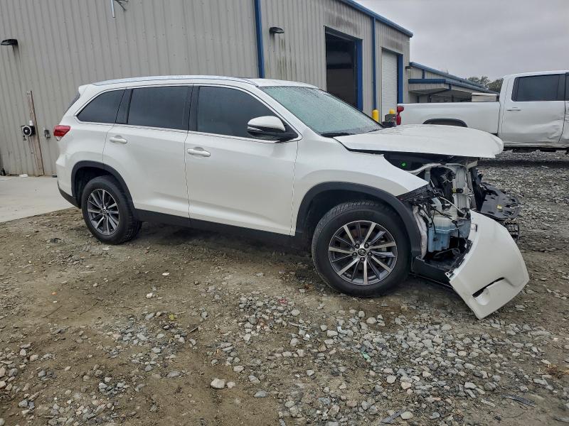 Photo 4 from auction – 2019 TOYOTA HIGHLANDER with VIN 5TDKZRFH2KS300364