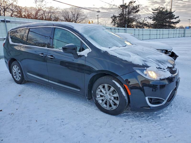 Photo 4 from auction – 2018 CHRYSLER PACIFICA T with VIN 2C4RC1BG3JR280356