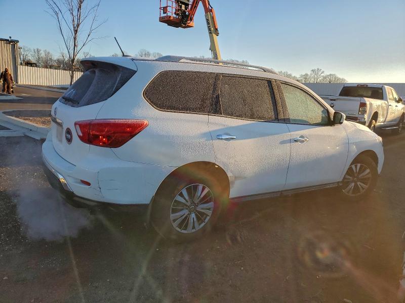 Photo 3 from auction – 2017 NISSAN PATHFINDER with VIN 5N1DR2MN5HC674675