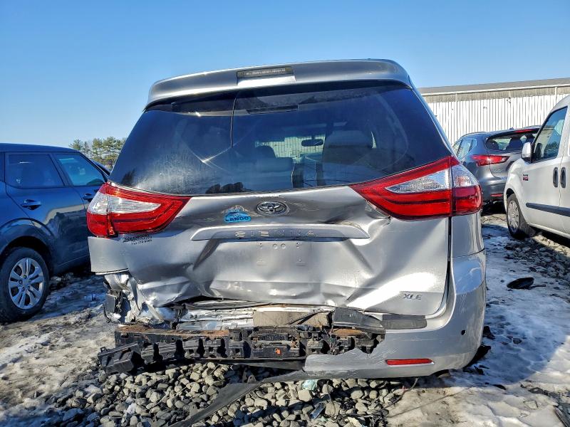 Photo 6 from auction – 2017 TOYOTA SIENNA XLE with VIN 5TDYZ3DC3HS875788