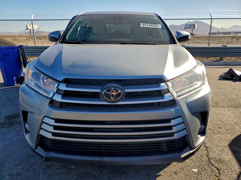 Photo 5 from auction – 2019 TOYOTA HIGHLANDER with VIN 5TDZZRFH6KS331874