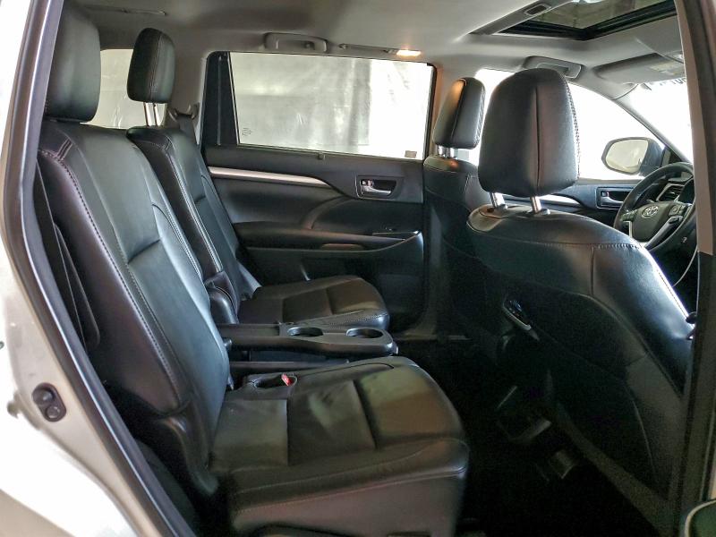 Photo 11 from auction – 2017 TOYOTA HIGHLANDER with VIN 5TDJZRFH5HS390002