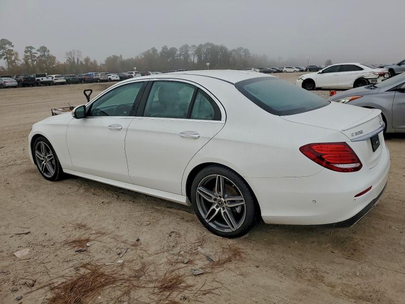 Photo 2 from auction – 2018 MERCEDES-BENZ E 300 with VIN WDDZF4JB6JA425866