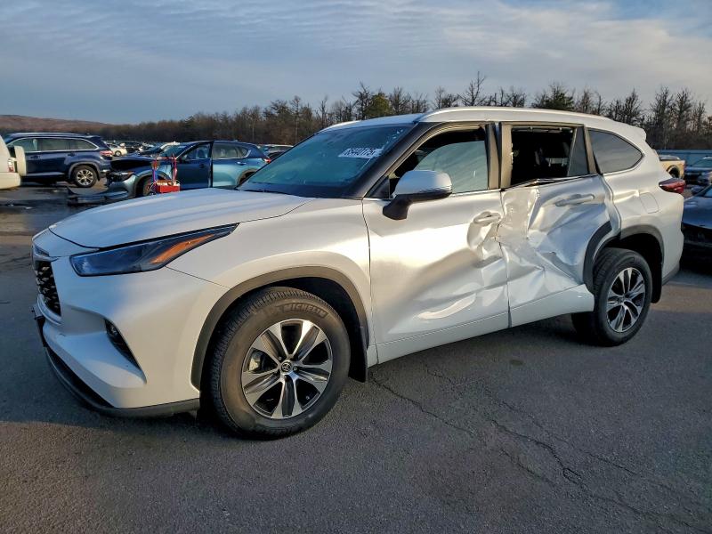 TOYOTA HIGHLANDER 2024 with VIN 5TDKDRBH3RS546483 - Photo from auction