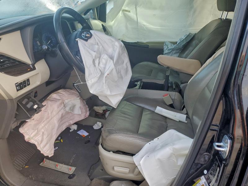 Photo 7 from auction – 2016 TOYOTA SIENNA XLE with VIN 5TDYK3DC4GS720136