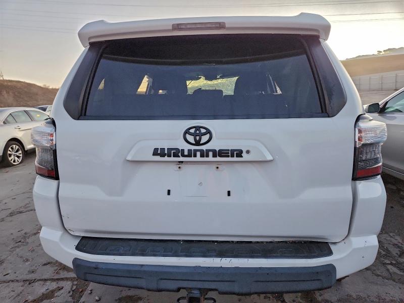 Photo 6 from auction – 2018 TOYOTA 4RUNNER SR with VIN JTEBU5JR5J5498882