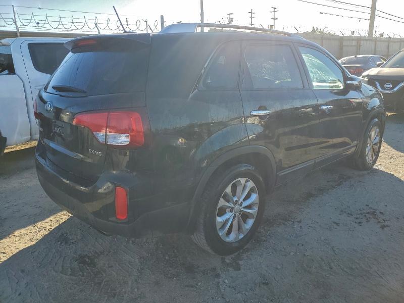 Photo 3 from auction – 2015 KIA SORENTO EX with VIN 5XYKUDA77FG630780