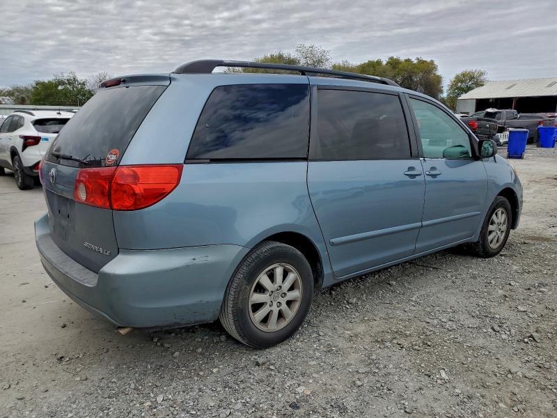 Photo 3 from auction – 2010 TOYOTA SIENNA CE with VIN 5TDKK4CC1AS339381